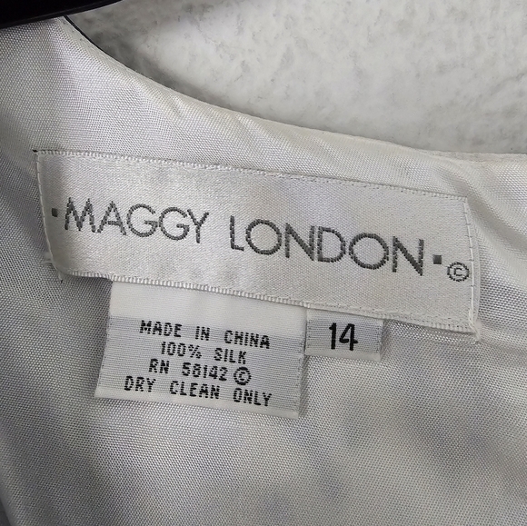 Maggy London Dress Womens Sz 14 Floral Mixed Print 100% Silk Modest Artsy - Picture 5 of 10